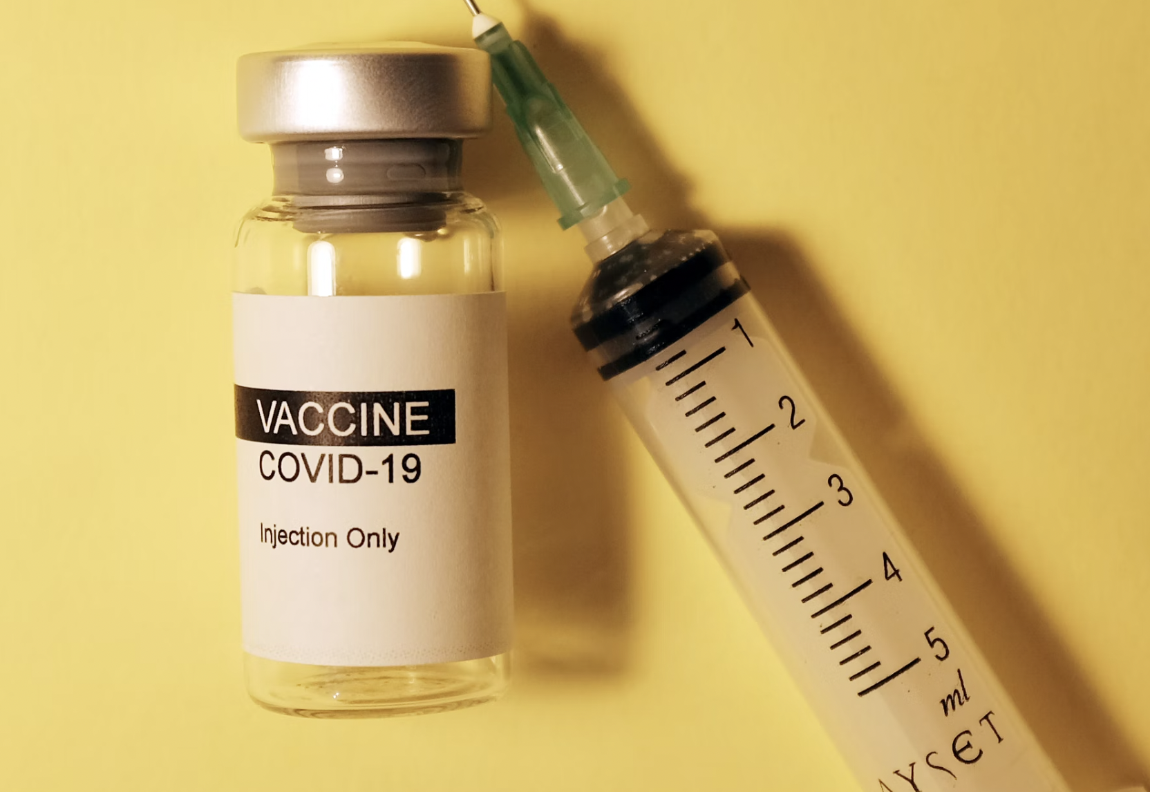 У кого выше риск получить инфаркт после COVID: вакцинированных или со своим иммунитетом