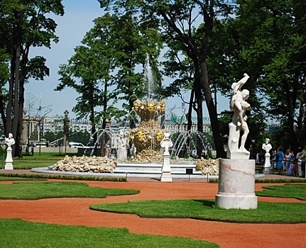Сезон фонтанов в Петербурге откроют 19 апреля