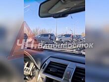 Водитель устроил массовое ДТП на Некрасовском путепроводе во Владивостоке
