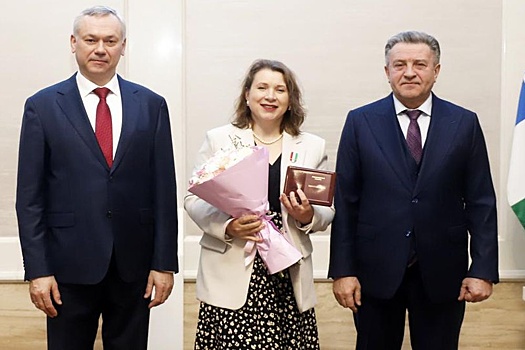 В Новосибирске многодетных женщин наградили за материнскую доблесть