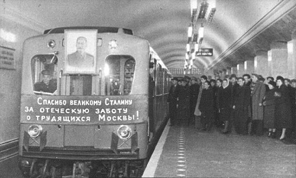 «У них дворцы для фараонов, а у нас — для народа!»: сколько Сталин потратил на московского метро