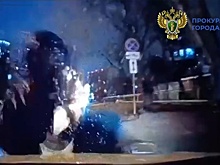 В Москве водитель сбил перебегавшую дорогу женщину с ребенком