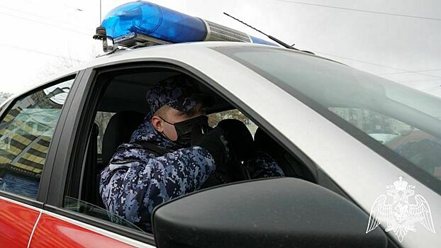 Росгвардейцы оказали помощь кировчанину, получившему травму во время прогулки с собакой