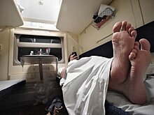 Россиянка засудила соседа по купе за упавший на нее с верхней полки поезда топор