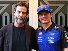 Киану Ривз посетил боксы Red Bull на тестах в Бахрейне