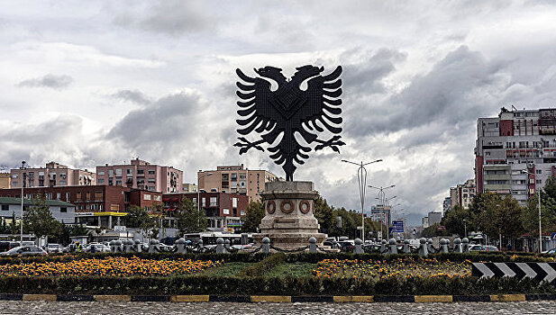 В Албании оппозиционеры распылили слезоточивый газ в здании парламента