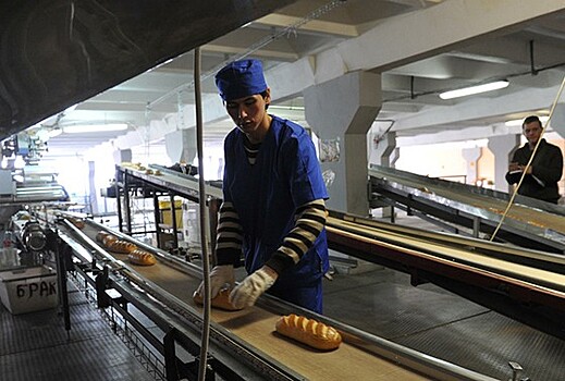 Рабочим хлебозавода в Абакане не платили зарплату