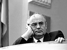 Хасбулатов рассказал о страхе Ельцина перед Горбачевым