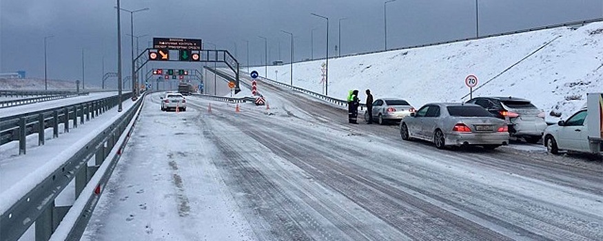 В районе Крымского моста выпало почти 50 сантиметров снега