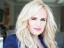 «Как Памела Андерсон»: похудевшая Ребел Уилсон позирует в купальнике