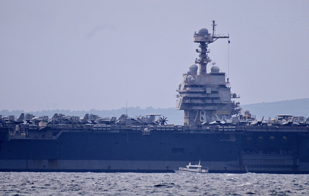 Guardian: крупный военный корабль США вошёл в воды Латинской Америки