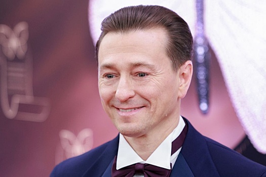 РИА Новости: Безруков потребовал 500 тысяч рублей за продажу масок с его лицом