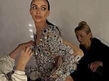 Актриса Екатерина Варнава опубликовала фото в сияющем боди без штанов