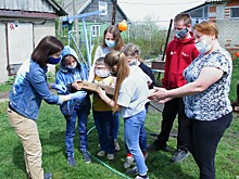 Лидин передал ноутбук многодетной семье из Иссинского района