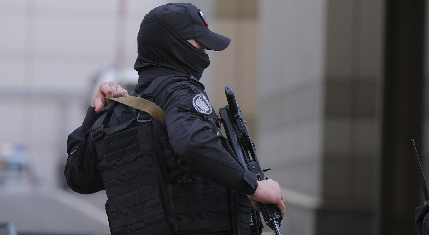 Вооруженный мужчина пытался проникнуть в здание суда в Зеленодольске