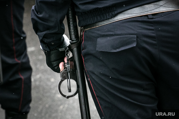 Пьяный мужчина напал полицейских во время задержания в Екатеринбурге