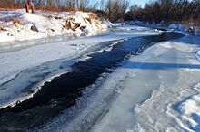 В Прикамье полицейский прыгнул в ледяную реку, чтобы спасти человека