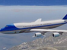 Самолет направлявшегося в Давос Трампа экстренно развернулся назад