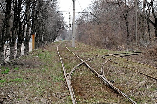 В Новочеркасске злоумышленники сняли со столбов трамвайные провода