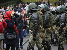 В Минске силовики использовали светошумовые гранаты против протестующих