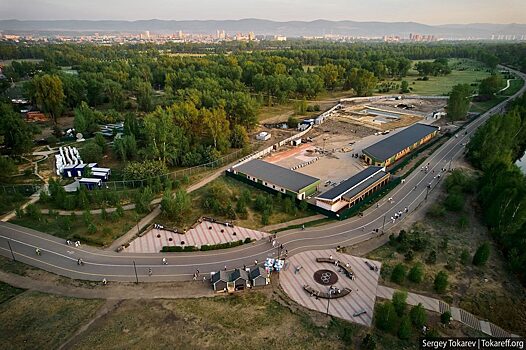Красноярский фотограф Сергей Токарев показал ход строительства открытых бассейнов на Татышеве