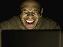 Айтишник заплатил за установку двери 12 000 рублей и захотел стать слесарем