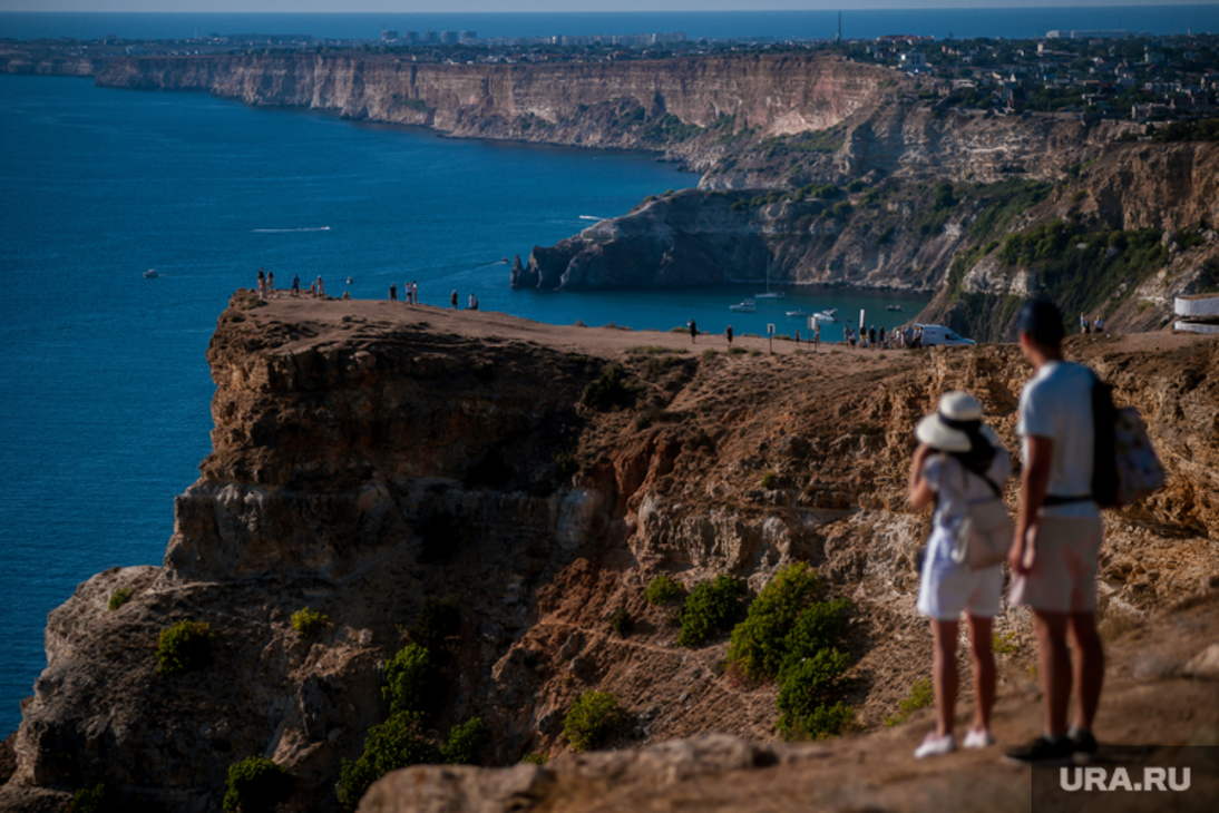 Стоит ли ехать в крым форум. Мыс Фиолент в Крыму. Фиолент Крым спуск к морю. Вид с Турции на Крым. Мисс Фиолент город.