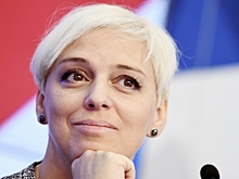 Актрису Уварову увезли на скорой с катка в Москве