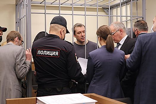 Соучастника полковника-миллиардера Захарченко заочно отдали под суд