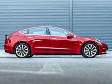 В США проверят Tesla из-за частых аварий