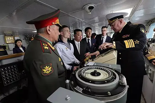 Ким Чен Ын и Шойгу осмотрели фрегат «Маршал Шапошников»