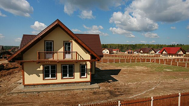 Россияне переключились на дешевые дома и участки