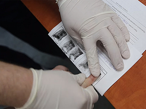 «Срезать подушечки с мертвеца»: эксперты раскрыли тайны отпечатков пальцев