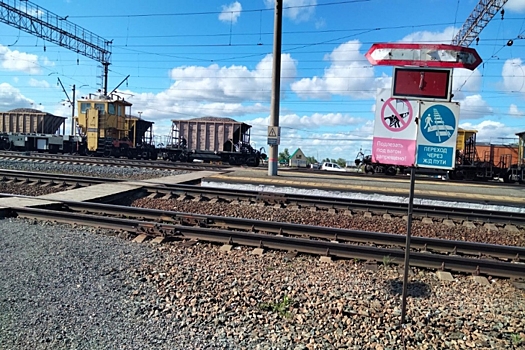 Мужчина выжил после столкновения с электропоездом в Искитиме