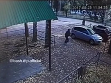 Школьник в Стерлитамаке разбил окно машины учителю из-за двойки