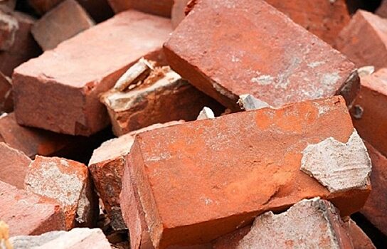 Тюменка помогла подростку, упавшему с груды кирпичей