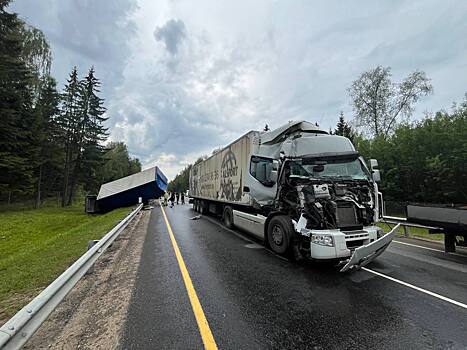 Водитель кроссовера погиб в тройном ДТП