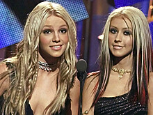 Поклонники певицы Спирс высмеяли Кристину Агилеру после отмены ее концертов