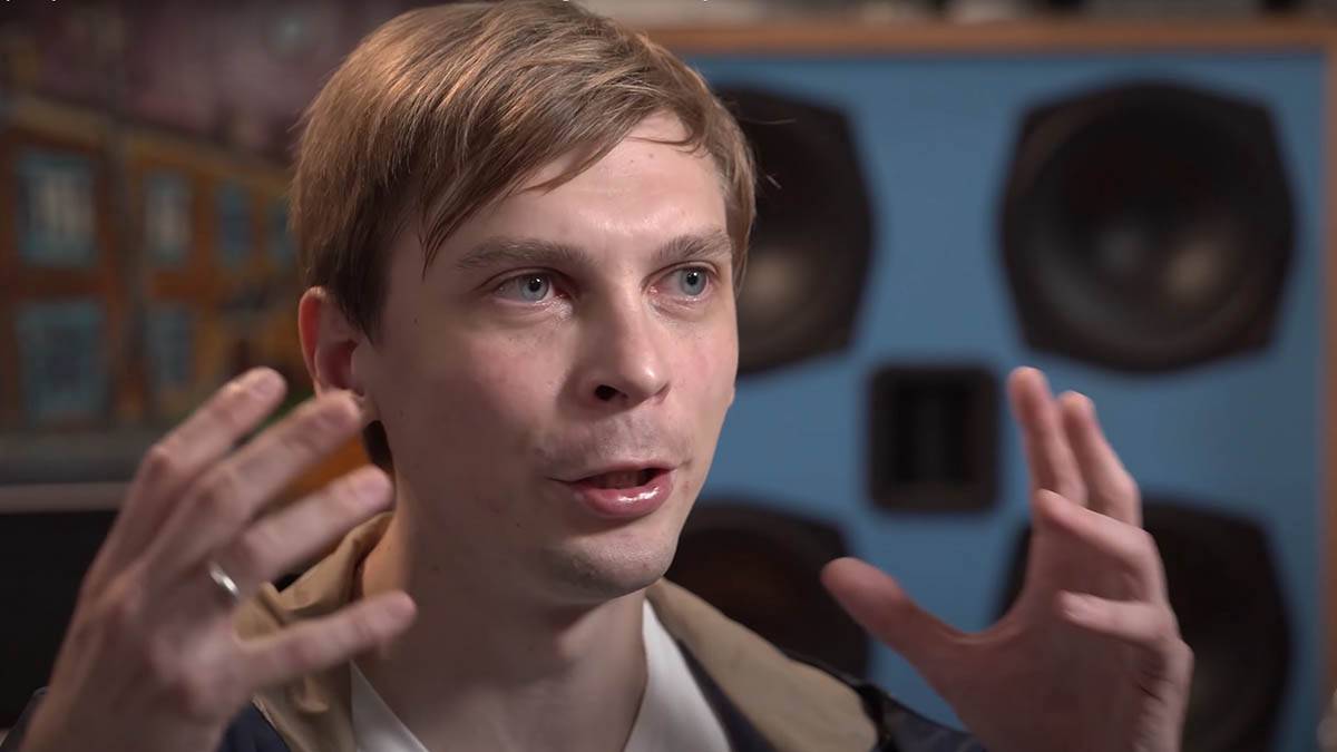 Фронтмена «Порнофильмов» оштрафовали за неисполнение обязанностей иноагента