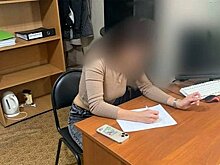 Российскую блогершу оштрафовали за фото со спущенными штанами на фоне крейсера