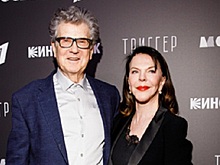 Актер Костолевский посетил с женой-француженкой премию «Звезда Театрала»
