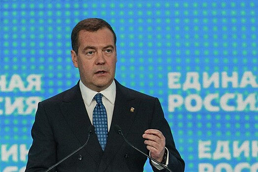 Медведев оценил созданный в Сколково препарат от COVID-19