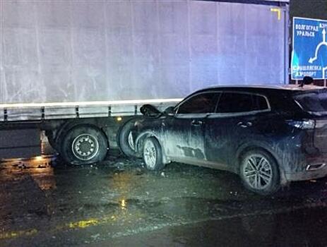 Один человек пострадал в ДТП с легковушкой и грузовиком под Самарой