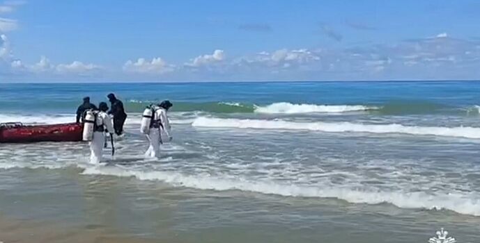 Донские водолазы продолжают ликвидировать последствия разлива нефтепродуктов в Керченском проливе