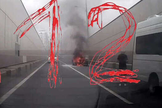 В Москве на проспекте Жукова иномарка сгорела дотла и попала на видео