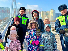 Госавтоинспекторы провели беседу с пешеходами на Павшинском мосту