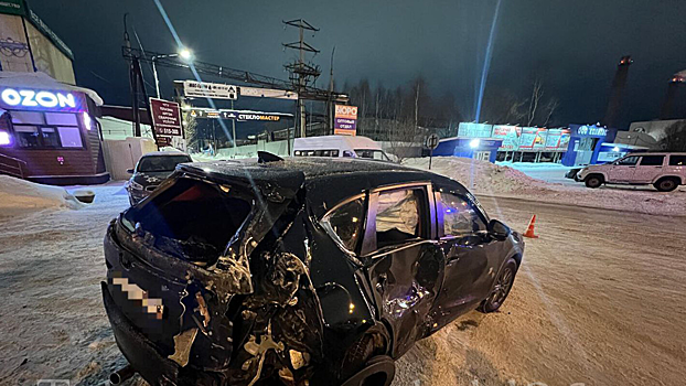 В Нижневартовске три автомобиля попали в ДТП