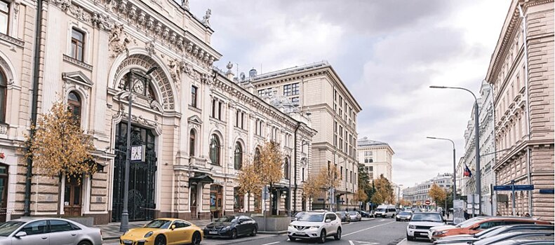 Цветной бульвар: раньше текла Неглинка и были трущобы, а теперь живет Наоми Кэмпбэлл