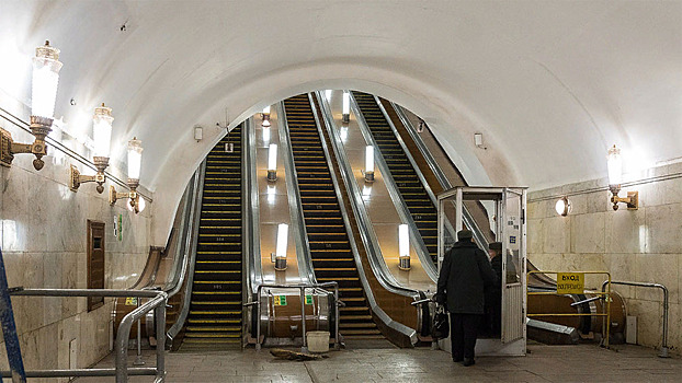 На станции «Смоленская» демонтировали эскалаторы