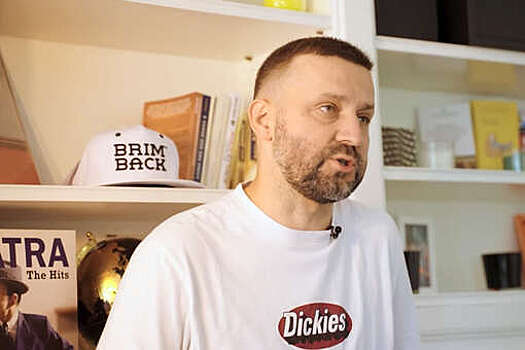 Стендап-комик Руслан Белый признался, что планирует сделать блефаропластику